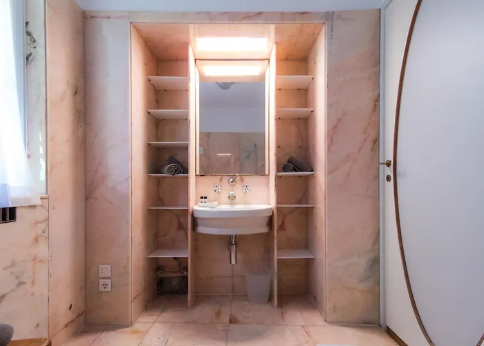 ヴィラ Belvedere By Comorooms コモ