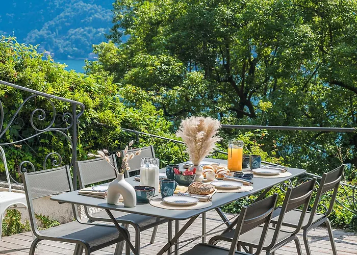 ヴィラ Belvedere By Comorooms コモ